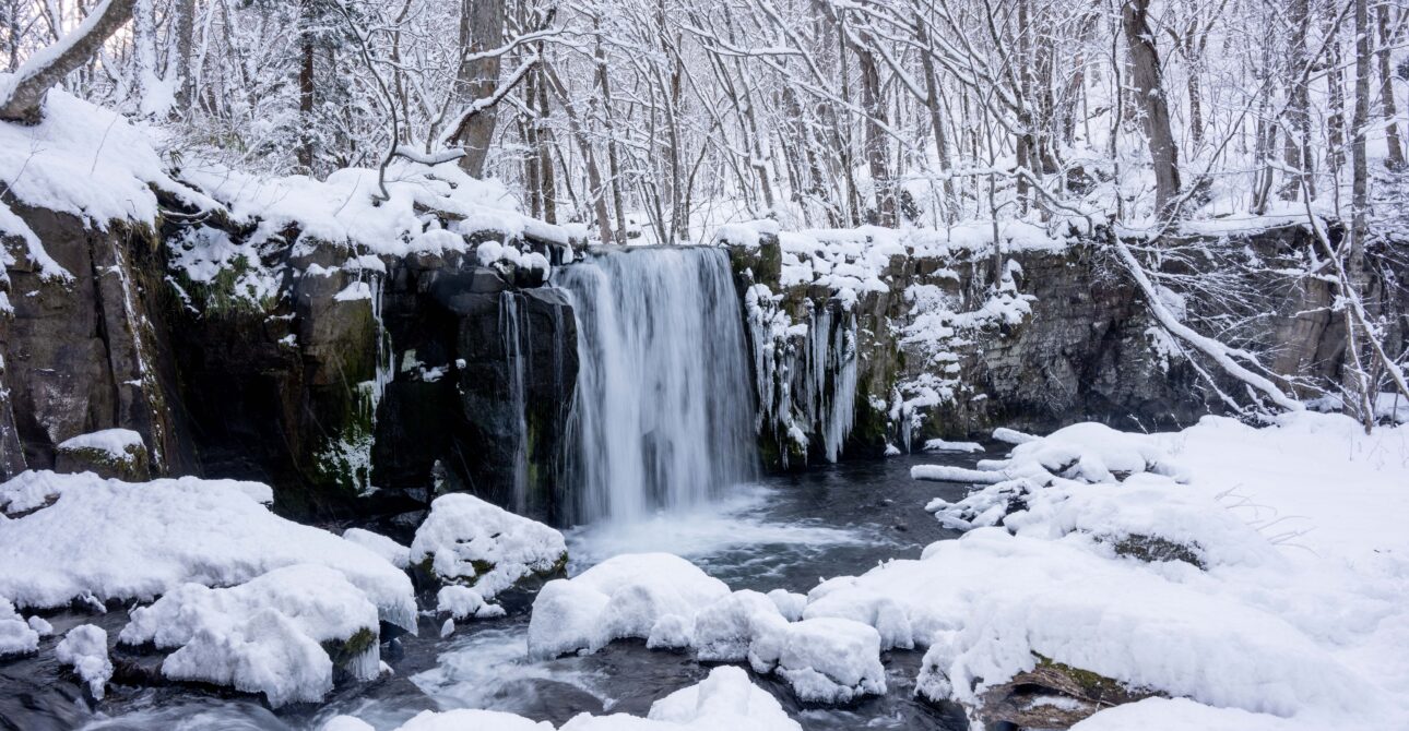 日本東北 冰雪物語 ・ 與你慢遊奧入瀨冬季限定的冰瀑仙境